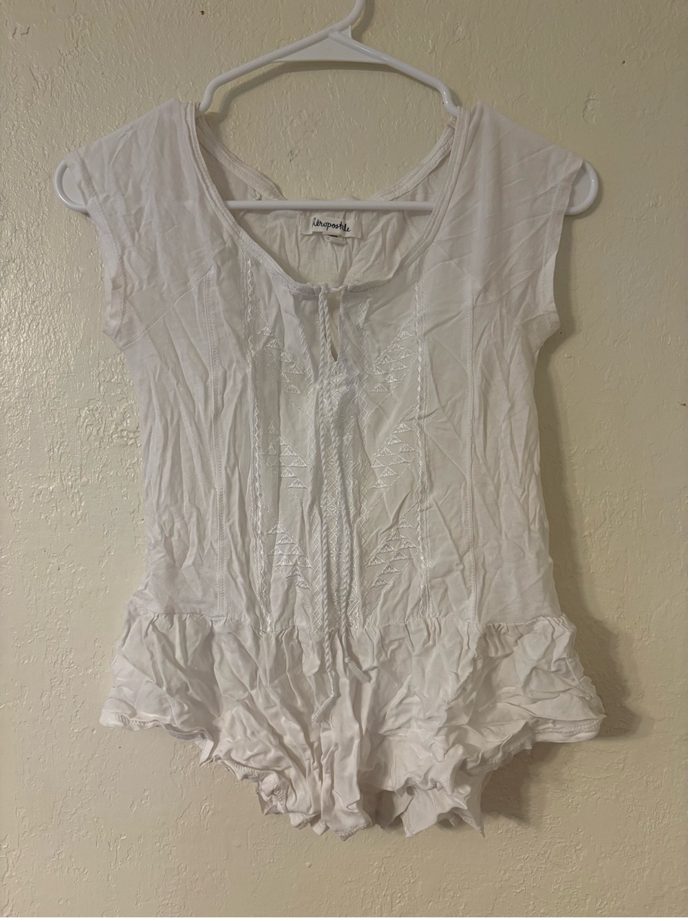 Aeropostale White Embroidered Ruffle-Hem Bodysuit Size: XS